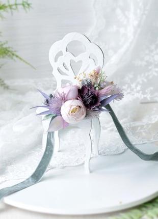 Набор свадебных украшений: бархатная бутоньерка и браслет в сиреневом цвете.7 фото