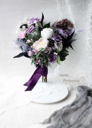 Букет нареченої з штучними квітами преміум класу в фіолетових тонах.3 фото