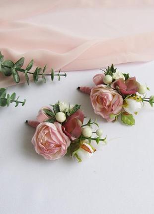 Бутоньерки в розовых тонах