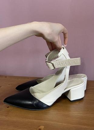Сандалии туфли острый носок черно белые низкий каблук украинский бренд4 фото