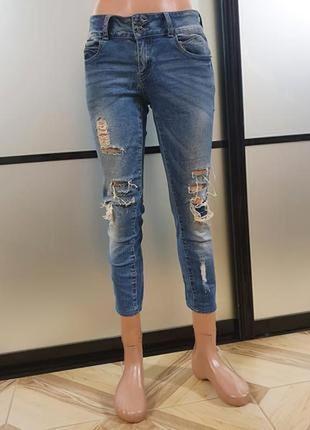 Вузькі джинси/узкачі/скіні з рваностями. укорочені вузькі джинси s-m 28р