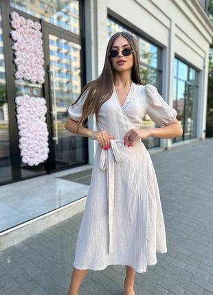 Яркое муслиновое летнее платье миди на запах 3 цвета8 фото