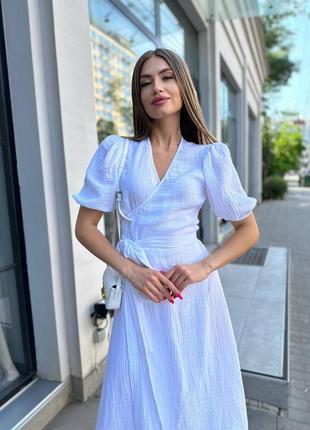 Яркое муслиновое летнее платье миди на запах 3 цвета7 фото