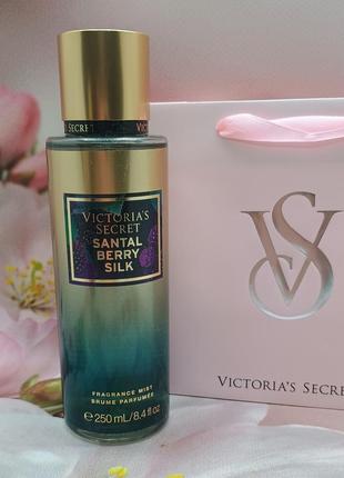 Парфюмированный мист для тела и волос santal berry silk victoria’s secret.