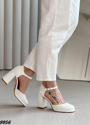 Белые женские туфли на каблуке каблуке с ремешком5 фото