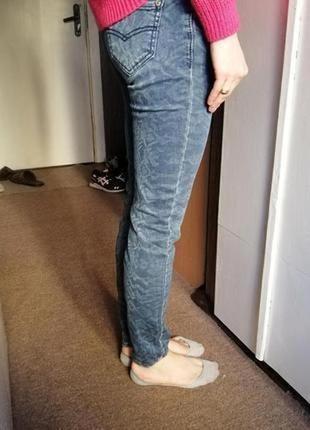 Прямые джинсы скинни с узорами xs-s gloria jeans2 фото