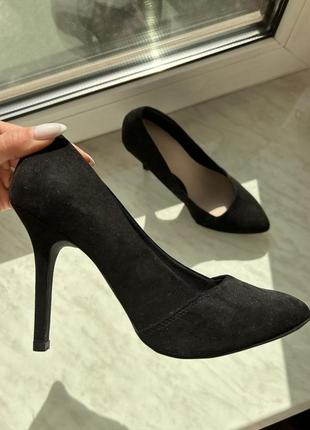 Туфли черные классические на каблуке
