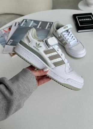 Жіночі кросівки adidas forum