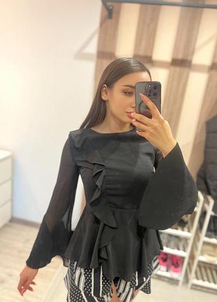 Стильна чорна блуза