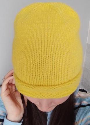 Вязаная шапка бини пух норки жёлтого цвета шапка ангора3 фото