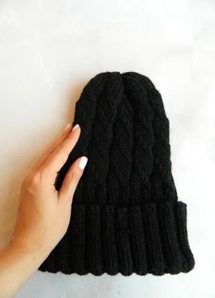 Трендова шапка з високою верхівкою чорного кольору зимова шапка з палітурками4 фото