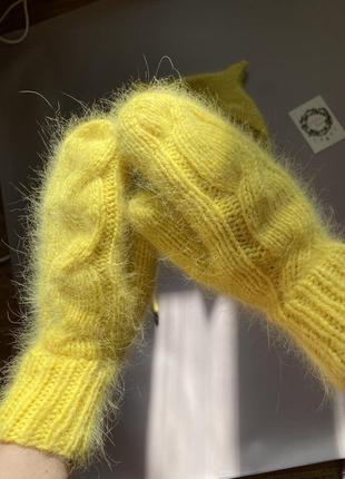 Неймовірні пухнасті рукавиці жовтого кольору з візерунком,пух норки3 фото