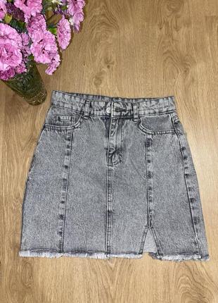 Сіра джинсова спідниця на літо1 фото