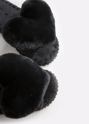 Жіночі домашні тапулі із серденьками чорного кольору4 фото