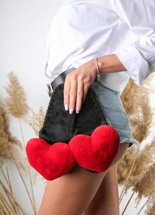 Женские домашние тапочки с сердечками, красного цвета9 фото