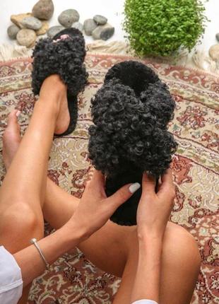 Жіночі домашні тапулі барашки іксики, чорного кольору