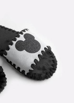 Женские домашние тапочки микки, серого цвета, открытой формы4 фото