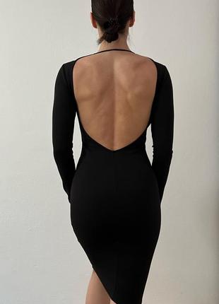 Черное платье-карандаш бренда zara с открытой спиной