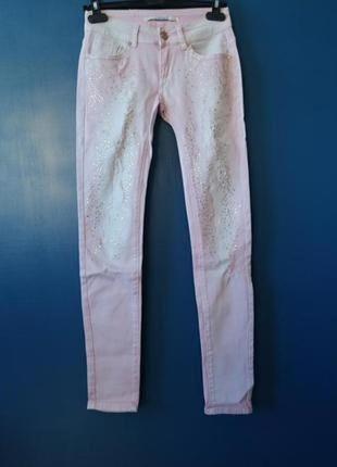 Розовые узкие джинсы со стразами и потертостями. светлые летние джинсы скинни xxs-xs