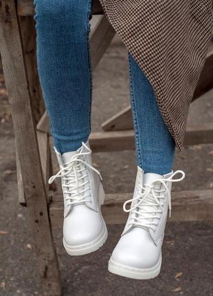 Білі черевики на хутрі6 фото