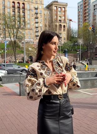 Українська вишиванка з орнаментом вишита блуза