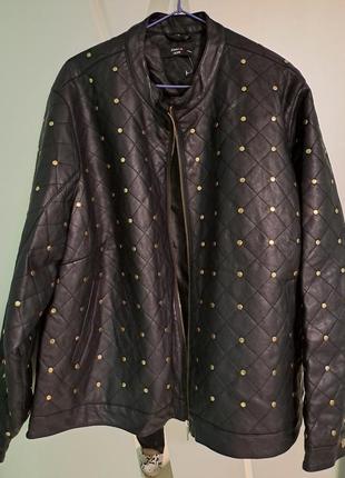 Очень красивая куртка из экокожи с декором очень большого 32 размера