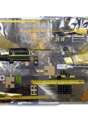 Toxic. абстрактное панно, картина абстракция из различных элементов, коллаж черный с желтым1 фото