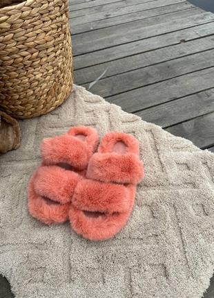 Пухнасті тапочки для дому