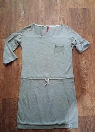 Платье в спортивном стиле