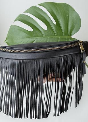 Чорна шкіряна сумка банака на талію зі знімною бахромою