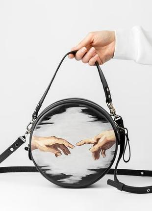 Кругла шкіряна сумочка через плече з ручним розписом мікеланджело "створення адама"1 фото