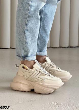 Женские кроссовки