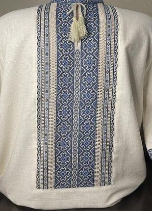 Стильна чоловіча вишиванка на сірому льоні ручної роботи. ч-1609