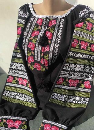 Жіноча вишиванка