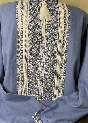 Стильна чоловіча сорочка на синьому полотні. ч-1800