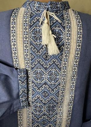 Стильна чоловіча вишиванка на синьому домотканому полотні ручної роботи. ч-17479 фото