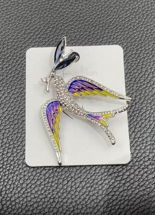 Брош голуб з гілочкою 🕊️ 2 кольори, блакитна птиця ластівка стриж, кристали емаль,...