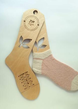 Деревянные блокаторы (лекала) для вязаных носков10 фото