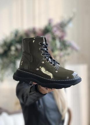 Жіночі черевики alexander mcqueen tread slick boots green8 фото