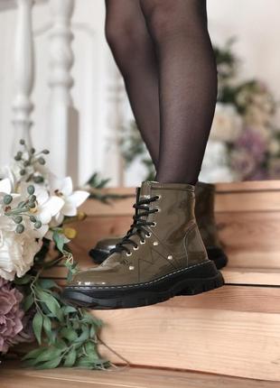 Жіночі черевики alexander mcqueen tread slick boots green3 фото