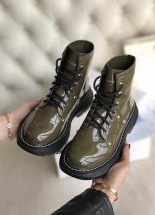 Жіночі черевики alexander mcqueen tread slick boots green7 фото