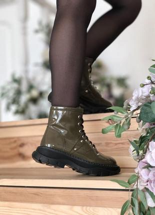 Жіночі черевики alexander mcqueen tread slick boots green5 фото