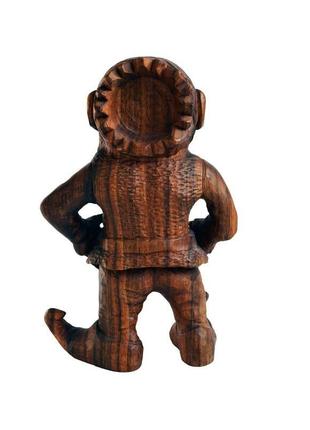 Сувенір із дерева - горіховий веселий гном 15 см , настільна декоративна фігура ручної роботи4 фото