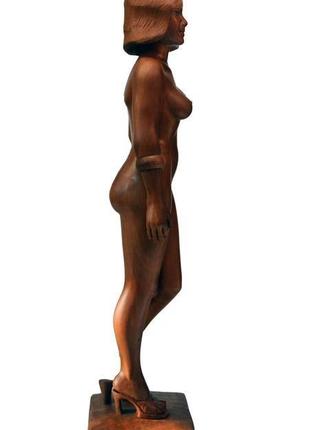 Статуетка оголеної дівчини з черевичком, художнє різьблення по дереву, ручна робота, 28 см4 фото