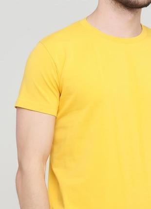Жовта футболка "only man" з жовтим логотипом ззаду4 фото