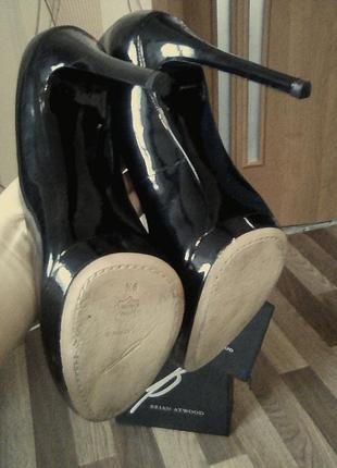 Туфлі лакові шкіряні brian atwood (usa)2 фото