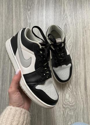 Кросівки nike jordan1 фото