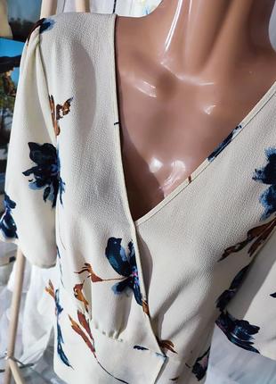 Бежевая блузка с цветочным принтом от vero moda2 фото