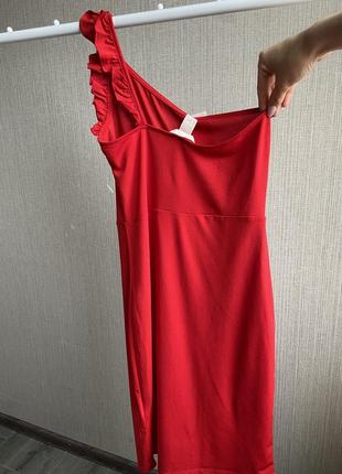 Роскошное красное платье на одно плечо с биркой5 фото