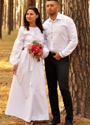 Свадебное платье из натуральной ткани с кружевной вышивкой2 фото